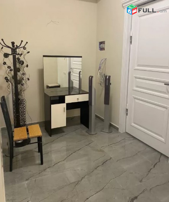 AV0100 Վարձով է տրվում 3 սենյականոց բնակարան Վերին Անտառային փողոցում