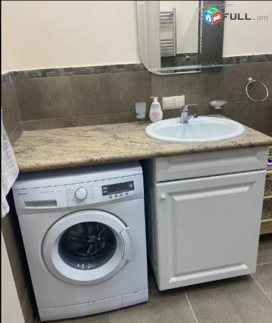 AV0100 Վարձով է տրվում 3 սենյականոց բնակարան Վերին Անտառային փողոցում