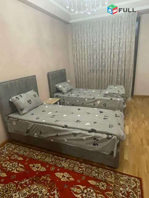 AV0116 Վարձով է տրվում 3 սենյականոց բնակարան Պարույր Սևակի փողոցում