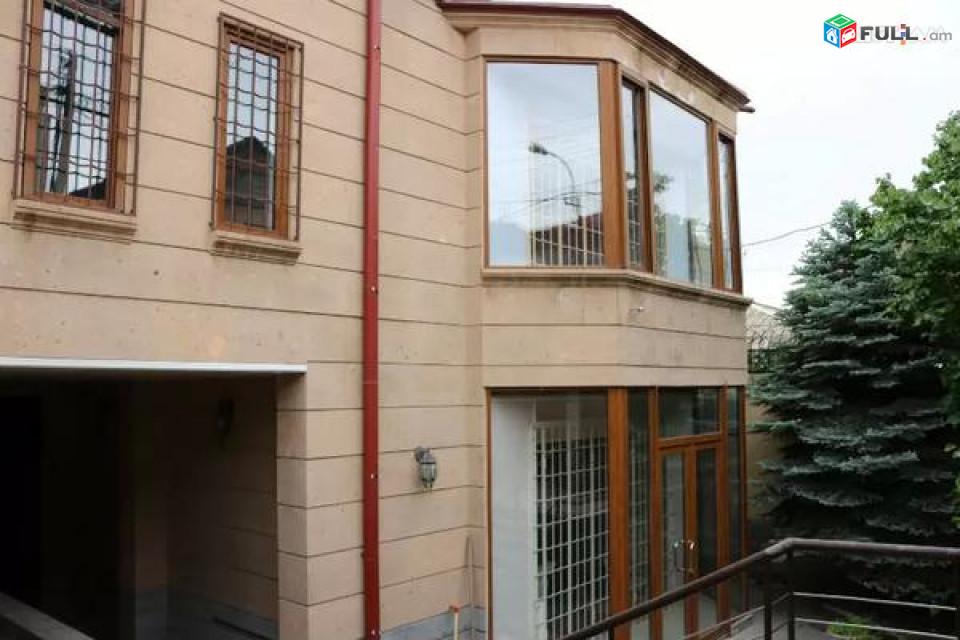 AV0142 Վարձով 2 հարկանի 7 սենյականոց քարե տուն Սևաստոպոլյան փողոցում