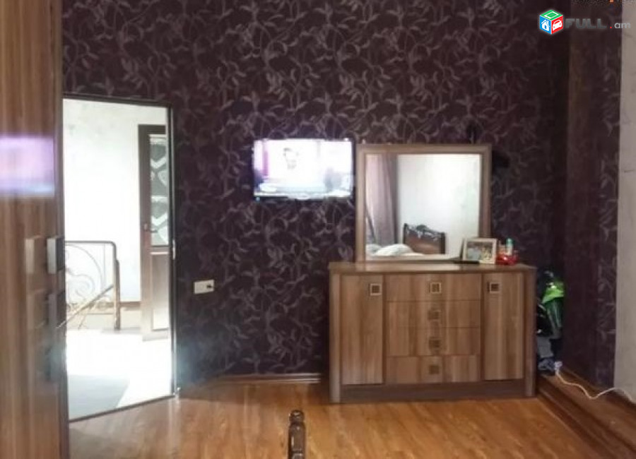AV0148 Վարձով է տրվում 3 հարկանի առանձնատուն Վարդանանց փողոցում
