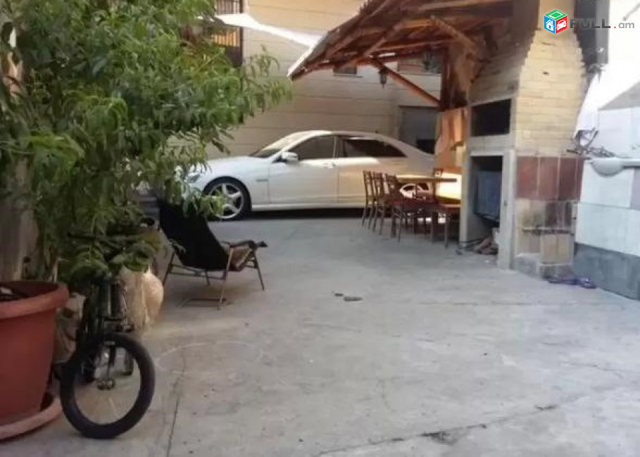 AV0148 Վարձով է տրվում 3 հարկանի առանձնատուն Վարդանանց փողոցում