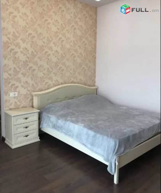 AV0155 Օրավարձով է տրվում 4 սենյականոց բնակարան Քեռու փողոցում