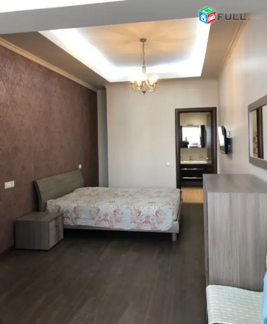 AV0155 Օրավարձով է տրվում 4 սենյականոց բնակարան Քեռու փողոցում