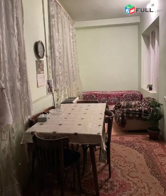 AV0175 Վարձով է տրվում 3 սենյականոց բնակարան Արշակունյաց պողոտայում