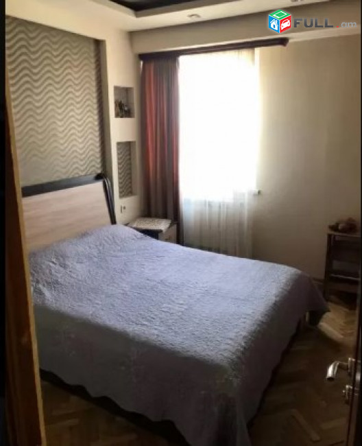 AV0176 Վարձով է տրվում 3 սենյականոց բնակարան Խաղաղ Դոնի  փողոցում