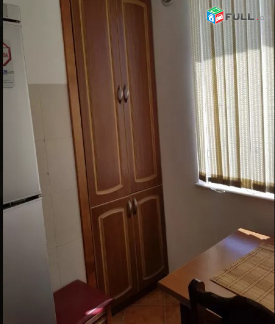 AV0181 Վարձով է տրվում 3 սենյականոց բնակարան Բարբյուսի փողոցում
