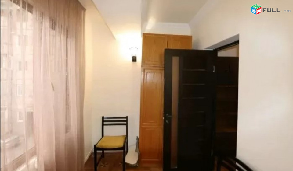 AV0236 Վարձով է տրվում 3 սենյականոց բնակարան Երվանդ Քոչարի փողոցում