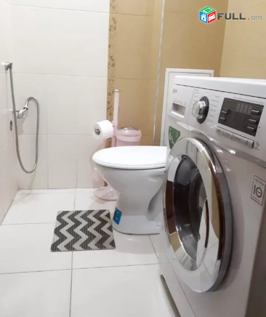 AV0239 Վարձով է տրվում 4 սենյականոց բնակարան Մարշալ Բաղրամյան պողոտայում
