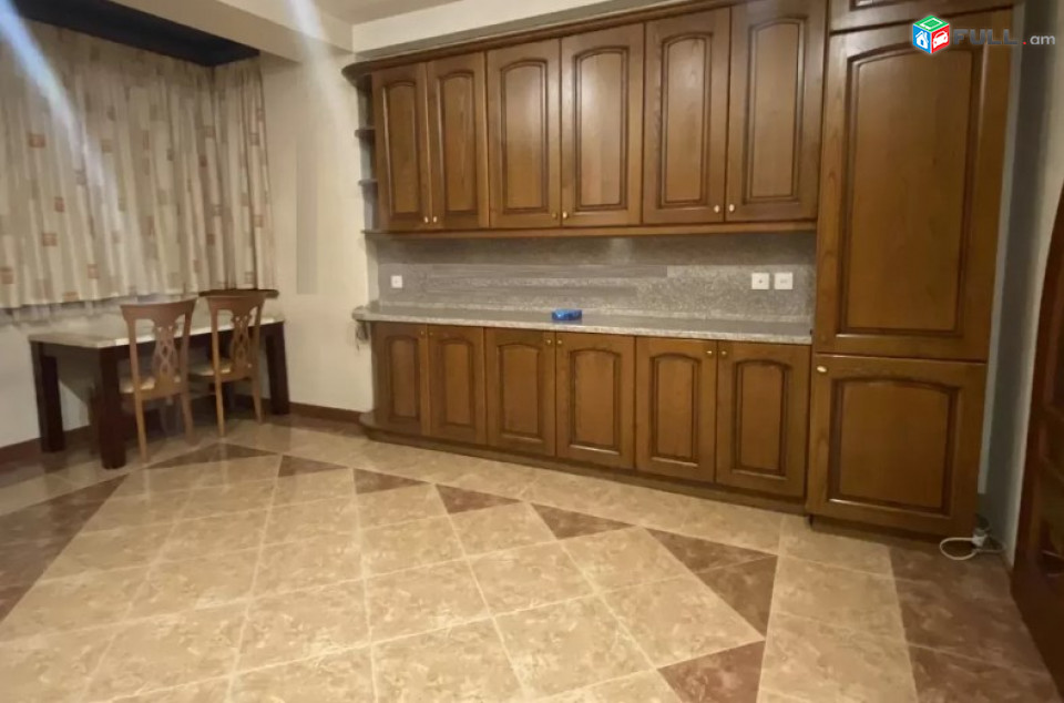 AV0232 Վարձով է տրվում 4 սենյականոց բնակարան Թումանյան փողոցոում