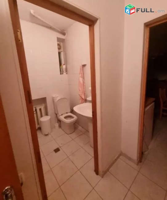 AV0245 Վարձով է տրվում 3 հարկանի առանձնատուն Ջրվեժում