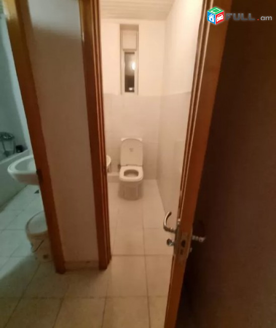 AV0245 Վարձով է տրվում 3 հարկանի առանձնատուն Ջրվեժում