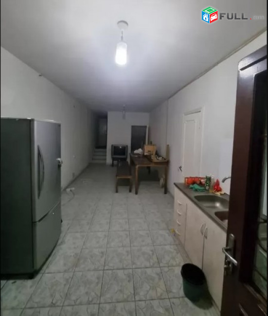 AV0245 Վարձով է տրվում 3 հարկանի առանձնատուն Ջրվեժում