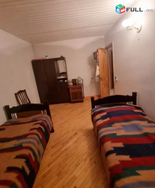 AV0245 Վարձով է տրվում 3 հարկանի առանձնատուն Ջրվեժում