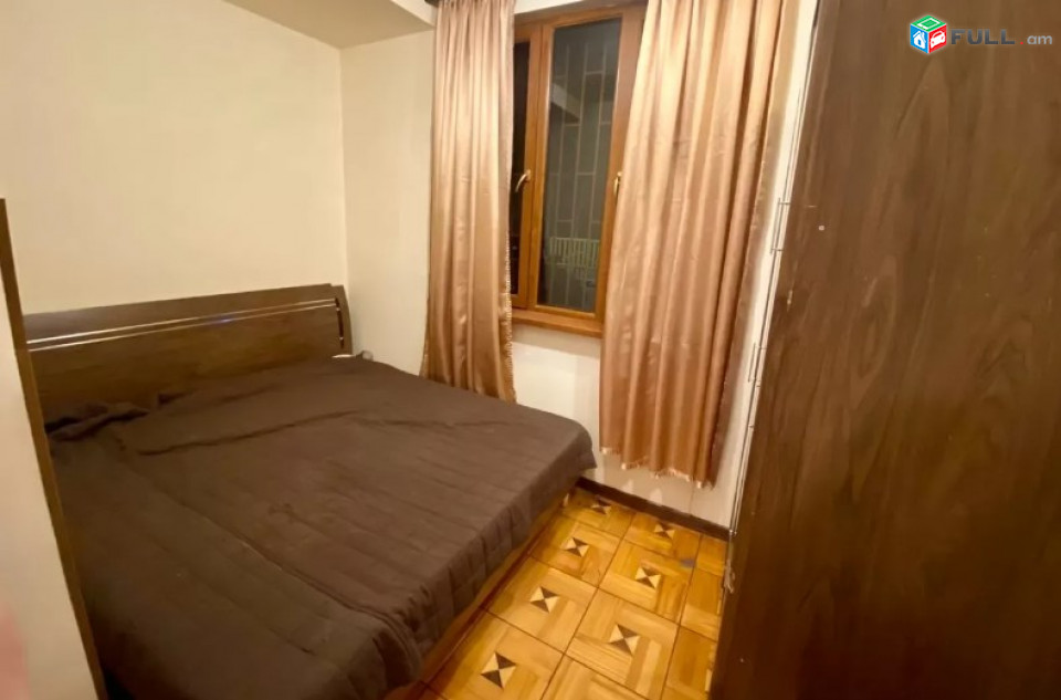 AV0265 Վարձով է տրվում 3 սենյականոց բնակարան Քաջազնունի փողոցում