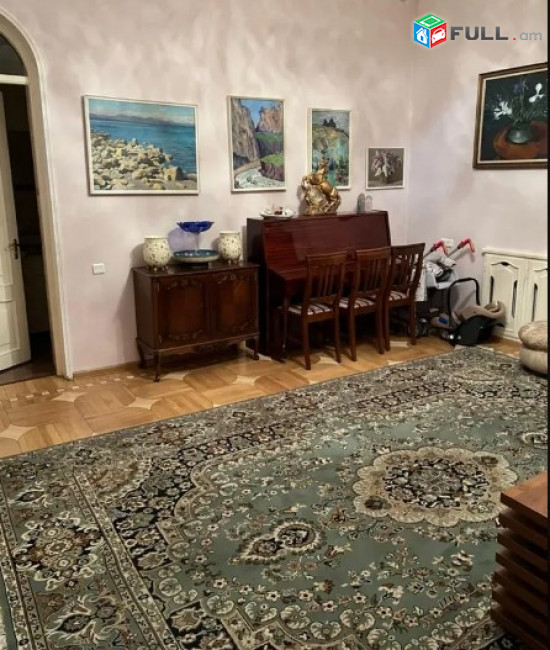 AV0282 Վարձով է տրվում 3 հարկանի առանձնատուն Ծարավ Աղբյուրի փողոցում