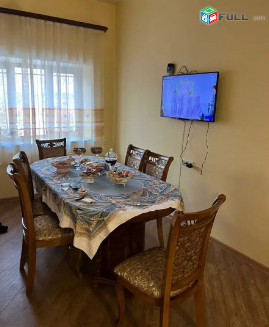 AV0282 Վարձով է տրվում 3 հարկանի առանձնատուն Ծարավ Աղբյուրի փողոցում