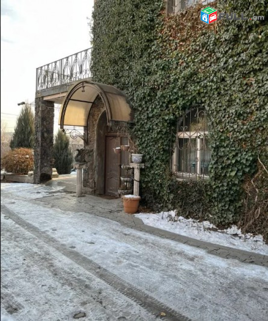 AV0282 Վարձով է տրվում 3 հարկանի առանձնատուն Ծարավ Աղբյուրի փողոցում