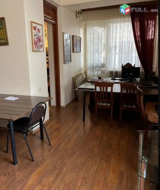 AV0282 Վարձով է տրվում 3 հարկանի առանձնատուն Ծարավ Աղբյուրի փողոցում