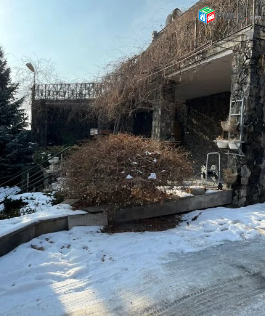 AV0282 Վարձով է տրվում 3 հարկանի առանձնատուն Ծարավ Աղբյուրի փողոցում