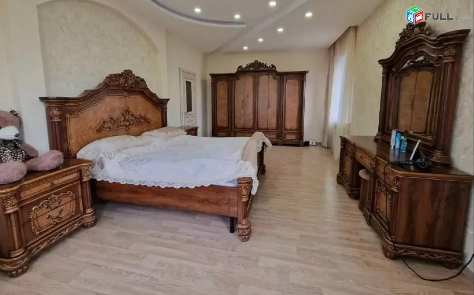 AV0293 Վարձով է տրվում 3 հարկանի առանձնատուն Պետրոս Դուրյան թաղամասում,Ավան