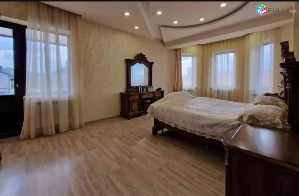 AV0293 Վարձով է տրվում 3 հարկանի առանձնատուն Պետրոս Դուրյան թաղամասում,Ավան
