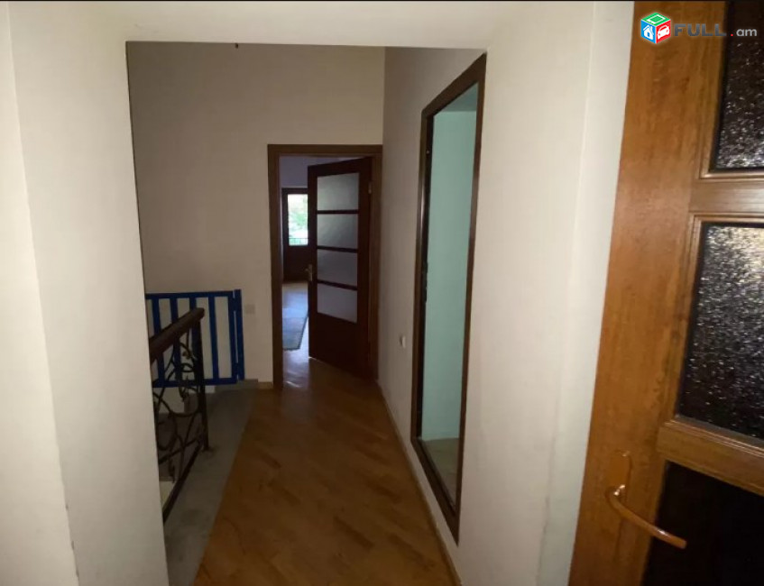 AV00317 Վարձով է տրվում 3 հարկանի առանձնատուն Երզնկյան փողոցում