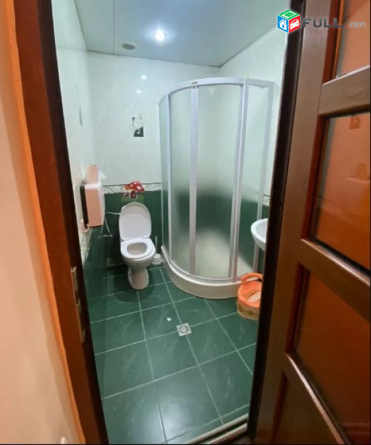 AV00317 Վարձով է տրվում 3 հարկանի առանձնատուն Երզնկյան փողոցում