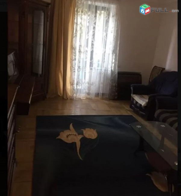 AV0323 Վարձով է տրվում 3 սենյականոց բնակարան Աբովյան փողոցում