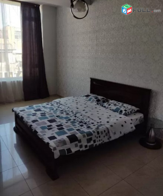 AV0332 Վարձով է տրվում 3 սենյականոց բնակարան Նալբանդյան փողոցում