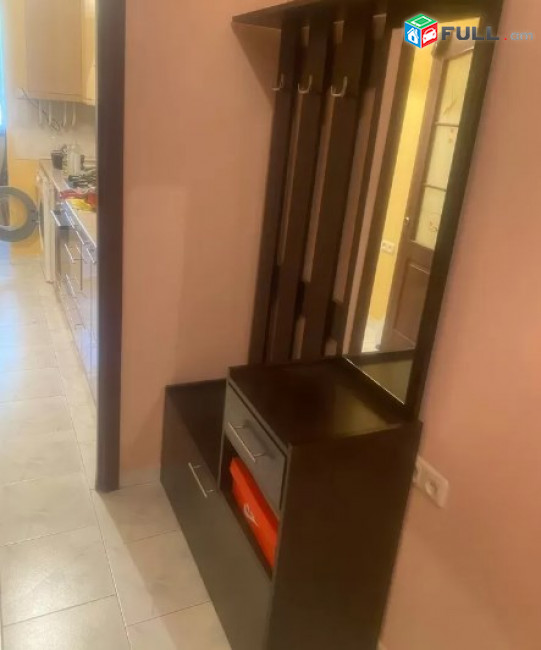 AV0335 Վարձով է տրվում 3 սենյականոց բնակարան Աթոյան փողոցում