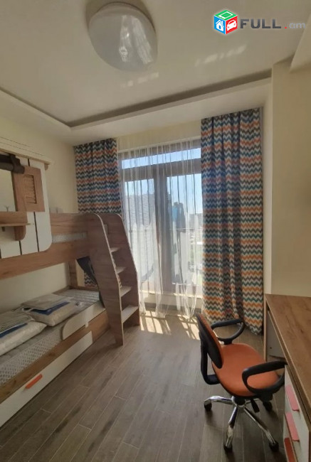 AV0351 Վարձով է տրվում 4 սենյականոց բնակարան Մովսես Խորենացու փողոցում