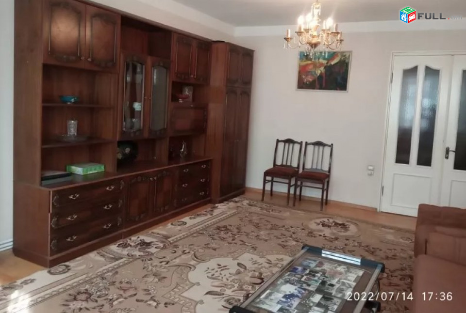AV0420 Վարձով է տրվում 3 սենյականոց բնակարան Վարդանանց փողոցում
