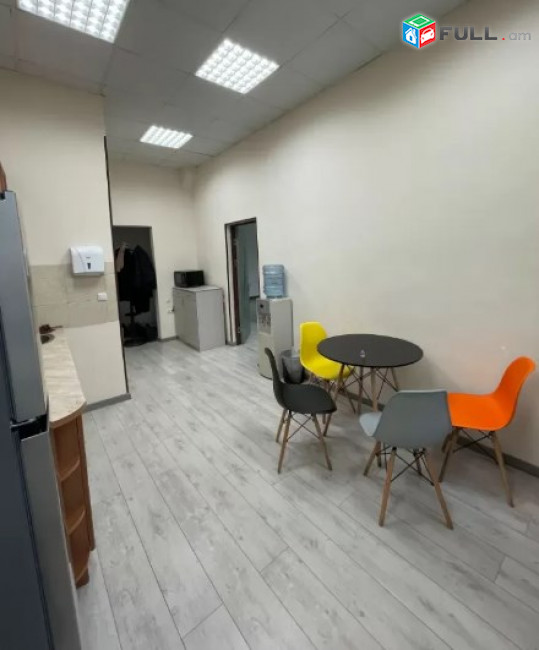AV0457 Վարձով է տրվում համատեղելիությամբ կոմերցիոն տարածք Հակոբ Հակոբյան փողոցում