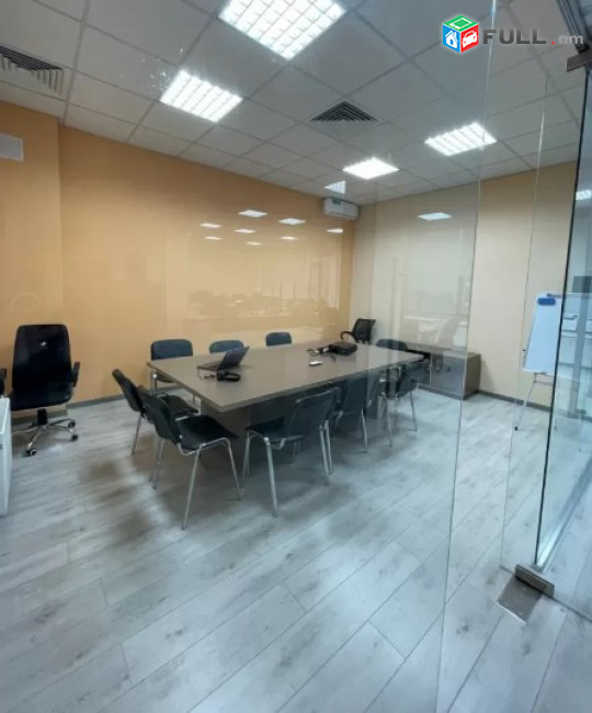 AV0457 Վարձով է տրվում համատեղելիությամբ կոմերցիոն տարածք Հակոբ Հակոբյան փողոցում