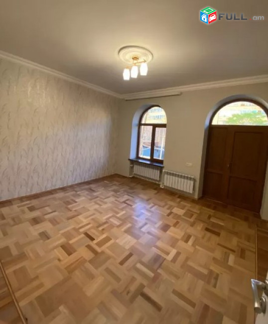 AV0480 Վարձով է տրվում 3 հարկանի 7 սենյականոց առանձնատուն Կալնեցու փողոցում,Բլուր
