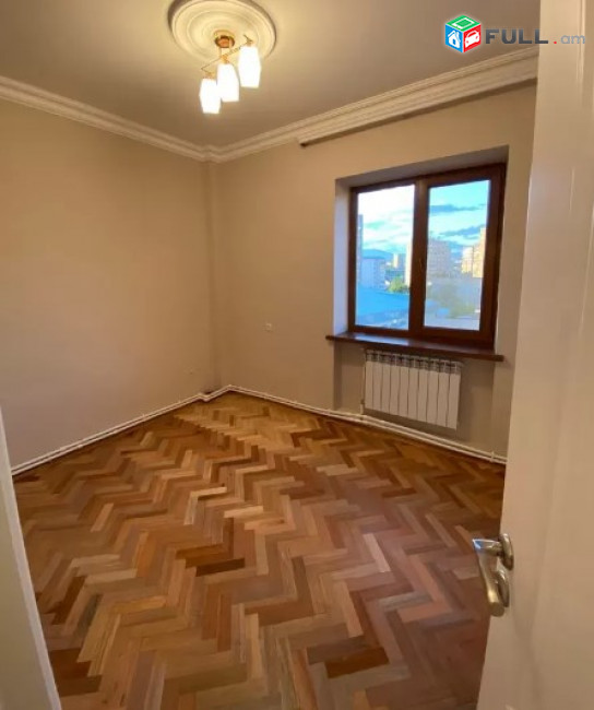 AV0480 Վարձով է տրվում 3 հարկանի 7 սենյականոց առանձնատուն Կալնեցու փողոցում,Բլուր