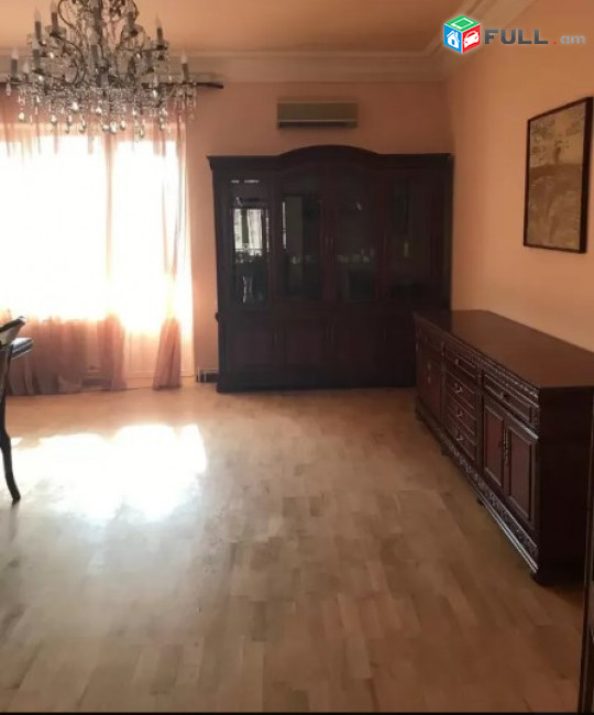 AV0539 Վարձով է տրվում 4 սենյականոց բնակարան Թումանյան փողոցում