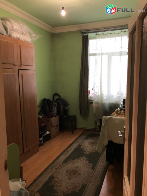AV0693 Վարձով է տրվում 4 սենյականոց բնակարան Արցախի փողոցում