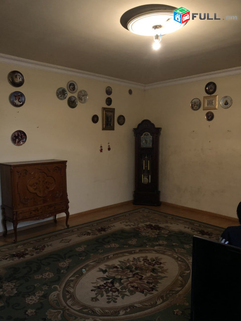 AV0693 Վարձով է տրվում 4 սենյականոց բնակարան Արցախի փողոցում