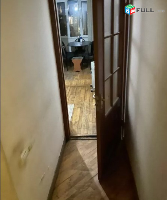 AV0723 Վարձով է տրվում 3 սենյականոց բնակարան Զաքյան փողոցում