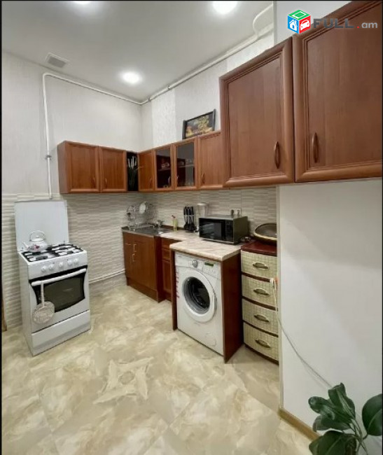 AV0716 Վարձով է տրվում 3 սենյականոց բնակարան Տերյան փողոցում