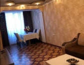 AV0757 Վարձով է տրվում 3 սենյականոց բնակարան Արամ Խաչատրյան փողոցում