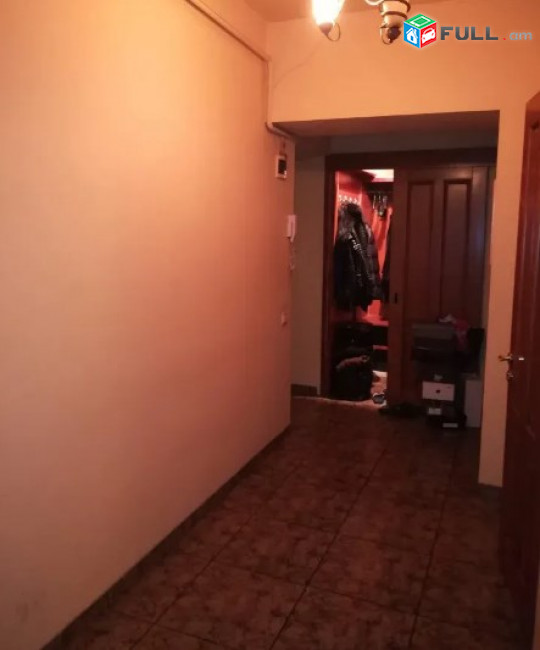 AV0750 Վարձով է տրվում 3 սենյականոց բնակարան Մարգարյան փողոցում