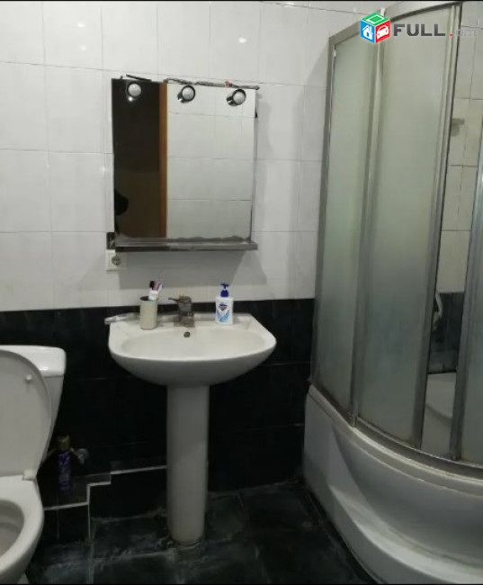 AV0750 Վարձով է տրվում 3 սենյականոց բնակարան Մարգարյան փողոցում