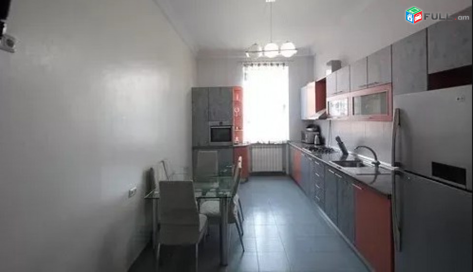 AV0503 Վարձով է տրվում 3 սենյականոց բնակարան Թումանյան փողոցում