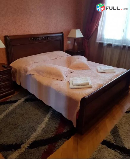AV0503 Վարձով է տրվում 3 սենյականոց բնակարան Թումանյան փողոցում