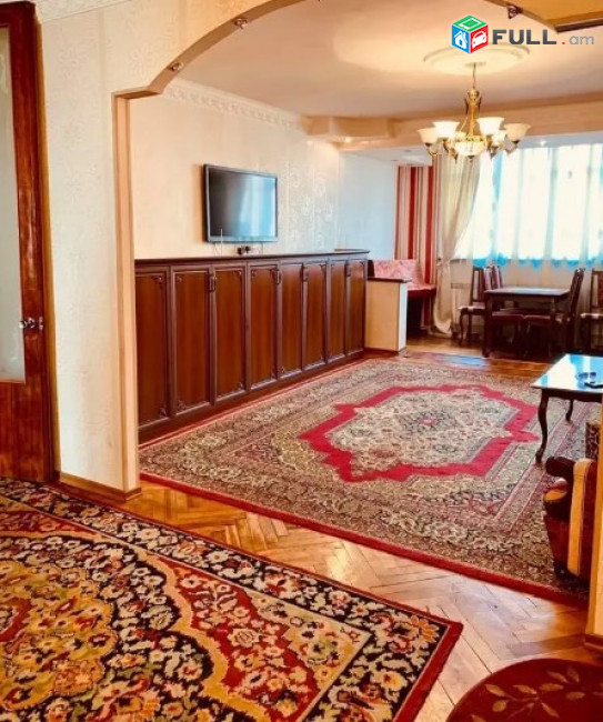 AV0739 Վարձով է տրվում 3 սենյականոց բնակարան Ամիրյան փողոցում