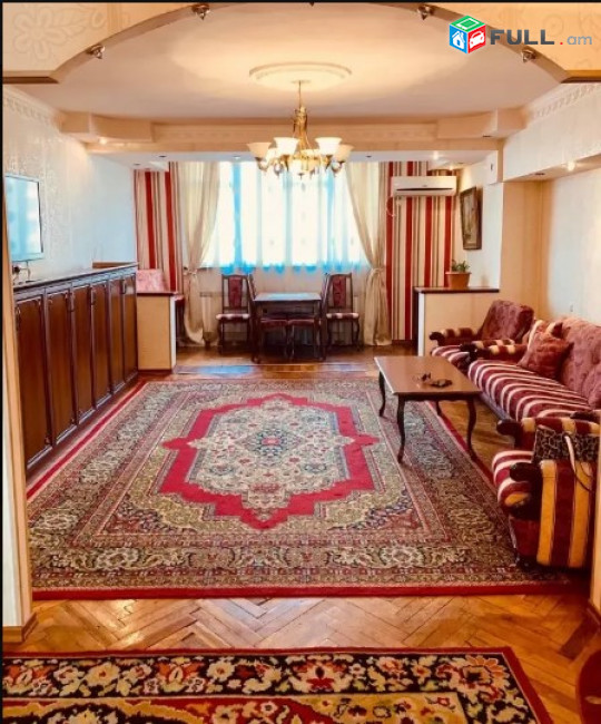 AV0739 Վարձով է տրվում 3 սենյականոց բնակարան Ամիրյան փողոցում