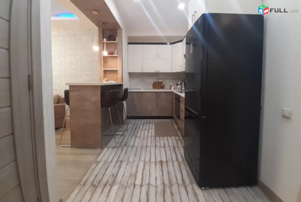 AV0728 Վարձով է տրվում 3 սենյականոց բնակարան Եկմալյան փողոցում